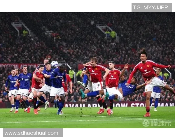 英超激战：那不勒斯险胜曼联乌龙球引发争议与全场沸腾