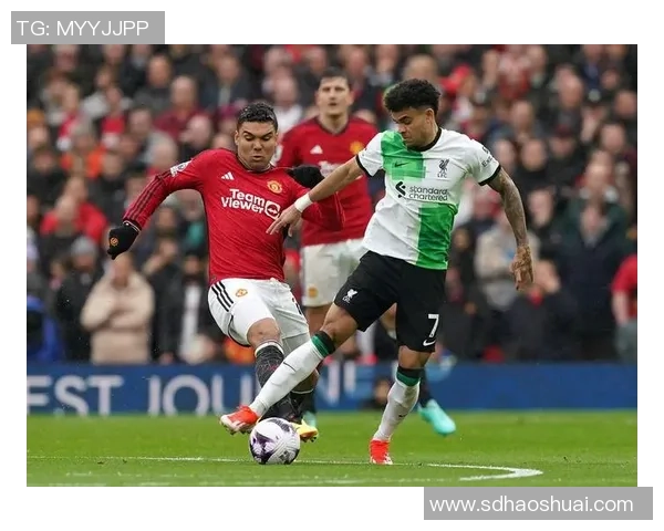 友谊赛精彩对决利物浦与曼联战成平局帽子戏法瞬间引发全场热烈反响