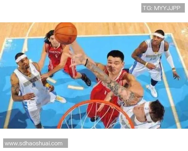 姚明在篮球事业与生活中的巨大压力与挑战分析