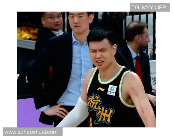 姚明挥肘事件引发的篮球界热议与运动员职业道德的深思