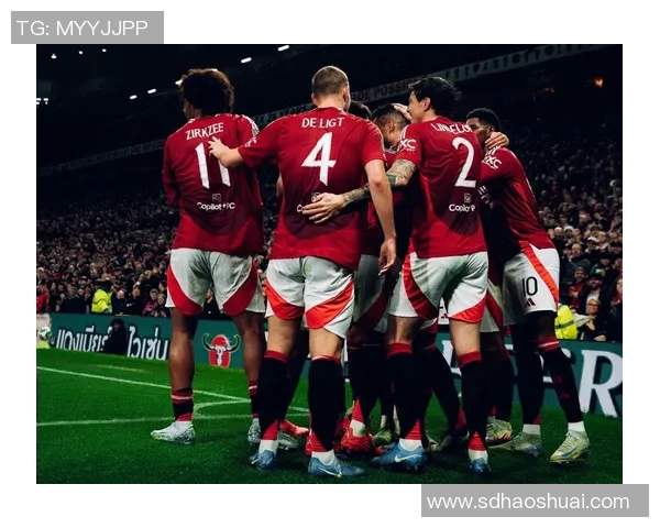 德甲激战：那不勒斯险胜曼联引发争议判罚全场沸腾