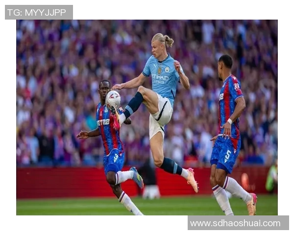 欧联杯激战曼城逆转巴萨神奇扑救引发争议与热议