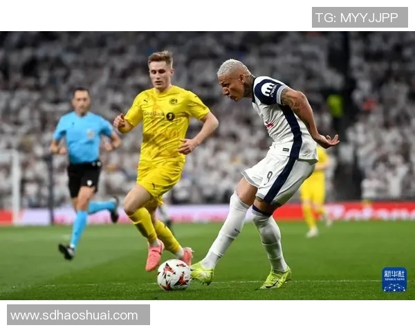 欧联杯波尔图与热刺鏖战至平局绝杀瞬间引发全场热烈反响分析