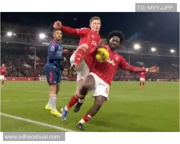 西甲激战：马竞与阿森纳战平帽子戏法引发争议判罚热议