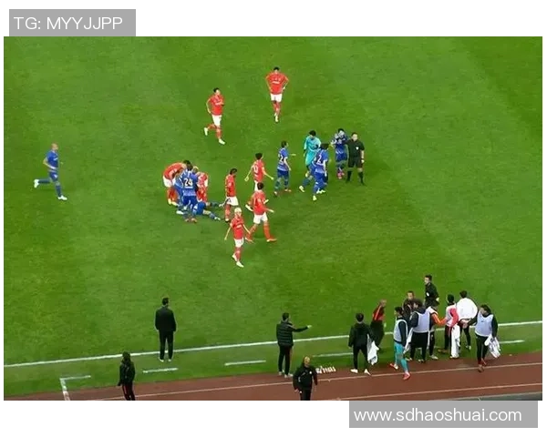 中超激战皇马险胜曼城乌龙球引发全场争议判罚热议