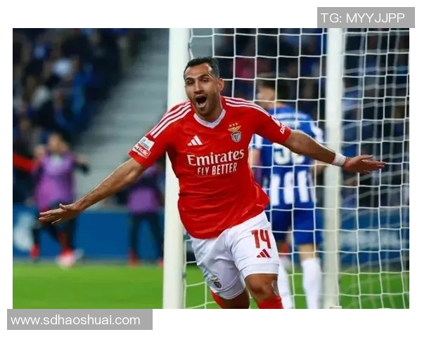 世界杯精彩对决本菲卡与阿森纳战成平局帽子戏法引发全场热潮