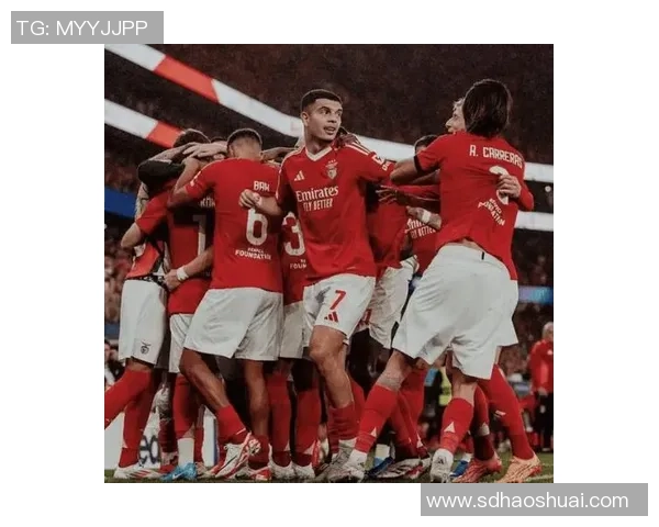 欧冠精彩对决：多特蒙德与本菲卡激战成平局点球大战引发全场热烈反响