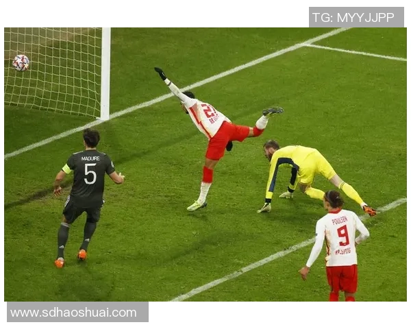 德甲激战莱比锡凭神扑绝杀曼联全场沸腾瞬间回顾与分析