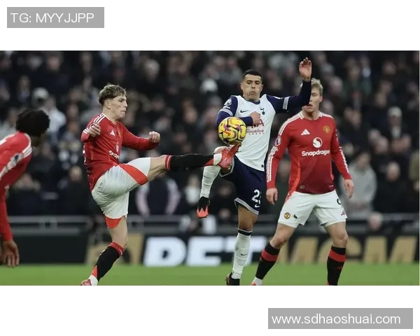 欧联杯精彩对决曼联逆转热刺帽子戏法点燃全场激情 欧联杯精彩对决曼联逆转热刺帽子戏法点燃全场激情