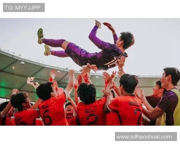 中超热战切尔西与巴黎圣日耳曼握手言和帽子戏法引发全场狂欢